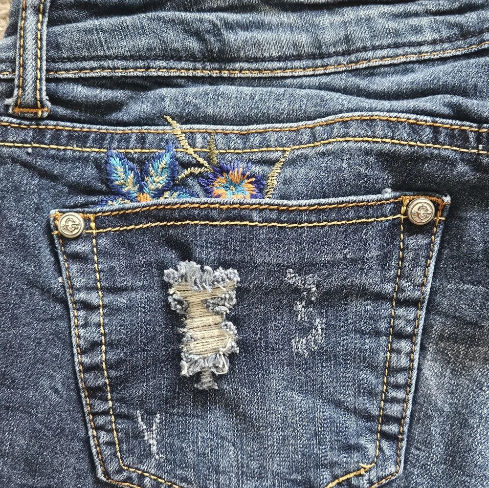 Embroidered Jeans - Picture 10 of 11